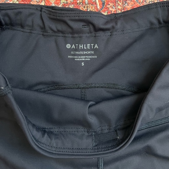 Athleta Ultimate Shortie bikers. Worn once, excellent condition size small - Picture 2 of 5